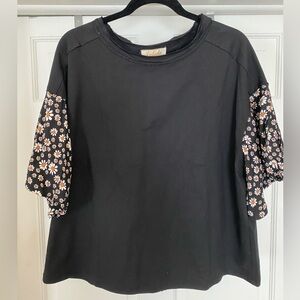 NWT Floral Short Sleeve Contrast Top